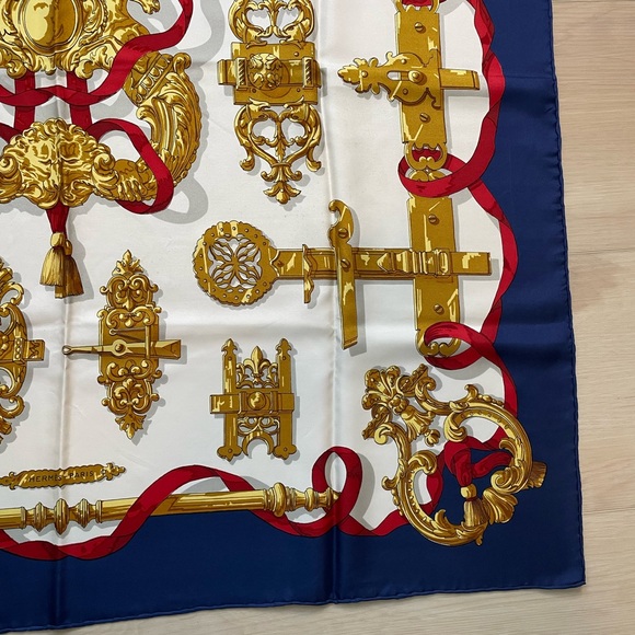 Preloved Hermes Ferronnerie 90cm silk scarf by Caty De Savigny - Picture 7 of 11